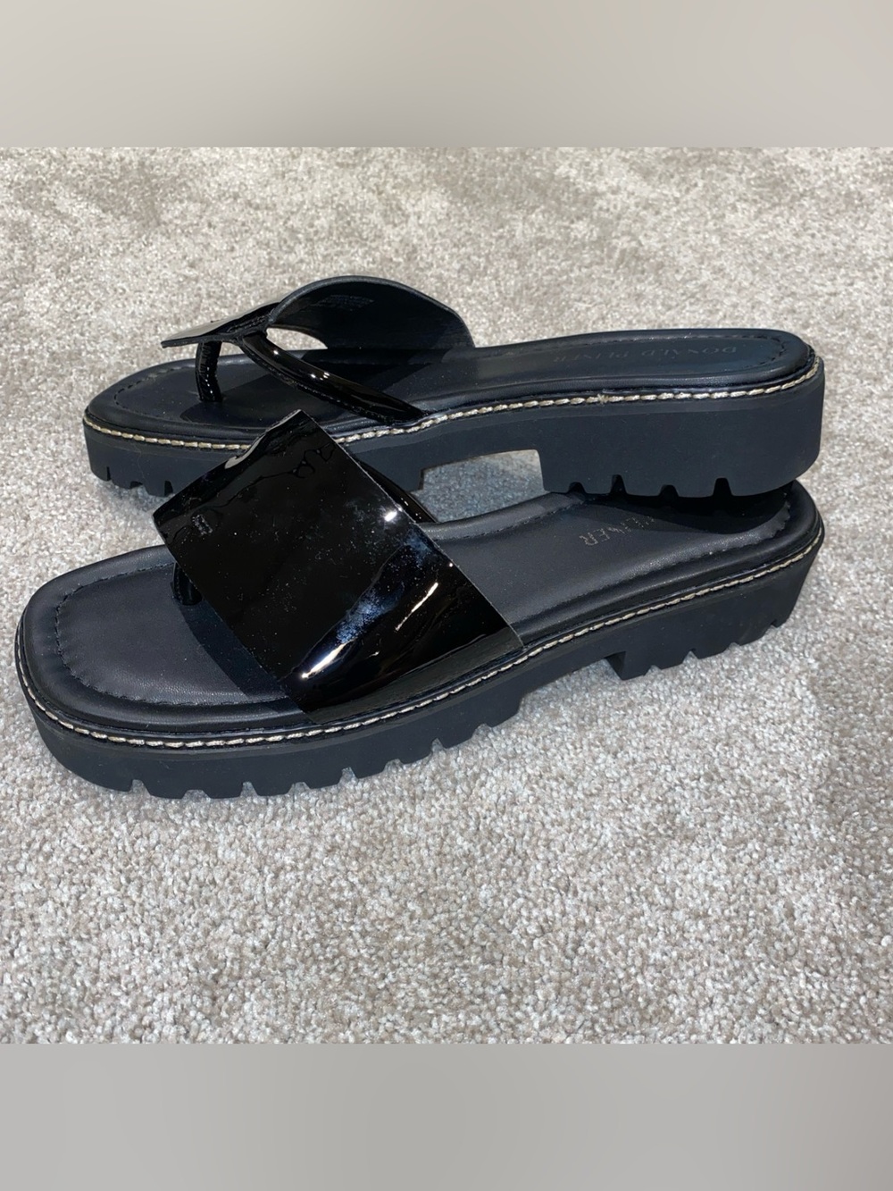 Donald Pliner Beulah Platform Sandals Patent Leather Black Size 9.5 Thongs - Picture 1 of 8